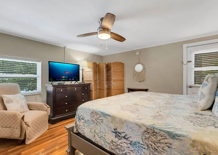 Resort Coral Resort B5 ➠ Bayview Beauty | Waterfront • Pool • Dock *