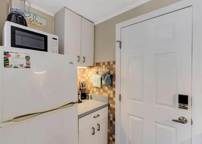 Water View & Heated Pool - Steps To Sand, Bayview Beauty B-5 Resort Clearwater Beach